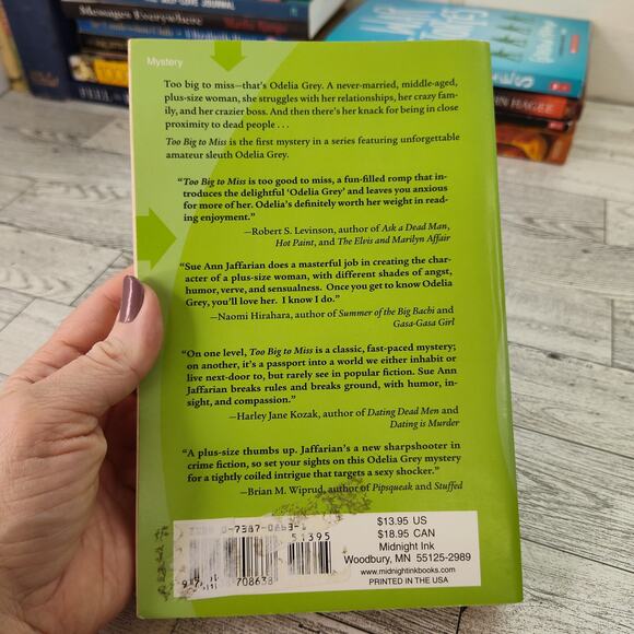 TOO BIG TO MISS An Odelia Grey‎ Mystery Sue Ann Jaffarian Trade Paperback 2006 - Picture 5 of 11